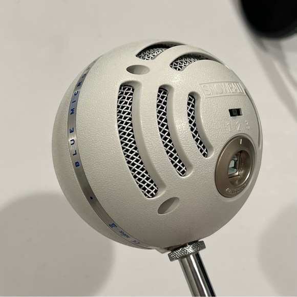 Blue Snowball Microphone & Pop Guard - Picture 10 of 13